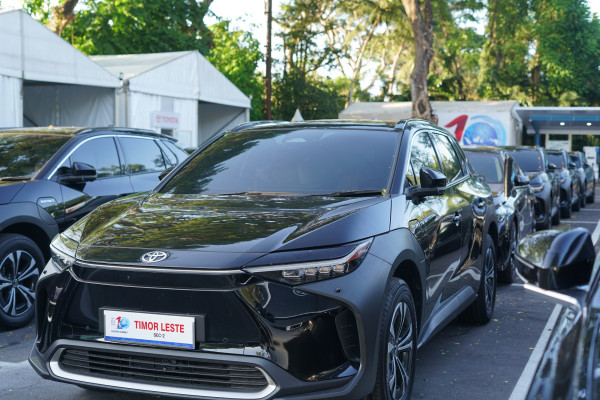 130 Unit Mobil Listrik Toyota bZ4X Kawal Mobilitas WWF 2024 di Bali