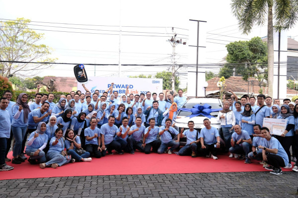 BRI Bagikan Mobil untuk AgenBRILink Berprestasi di Yogyakarta