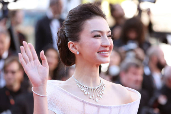 5 Potret Cantik Raline Shah di Festival Film Cannes 2024, Serba Putih bak Putri Negeri Dongeng
