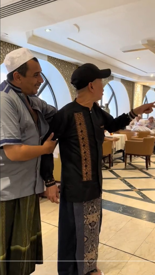 Viral Video Ayah Ayu Ting Ting Labrak Jamaah Malaysia saat Ibadah Haji: Jangan Hina Negara Saya!