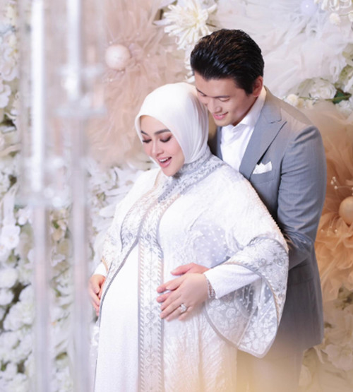 Fix Hamil! Syahrini Pamer Foto Baby Bump