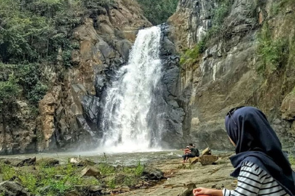Pesona Curug Ngebul bak Negeri Dongeng, Destinasi Eksotis yang Dekat Jakarta