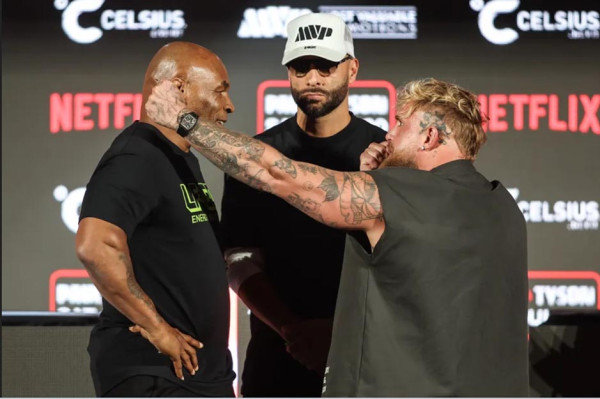 Mike Tyson Cetak Kemenangan KO Lawan Jake Paul