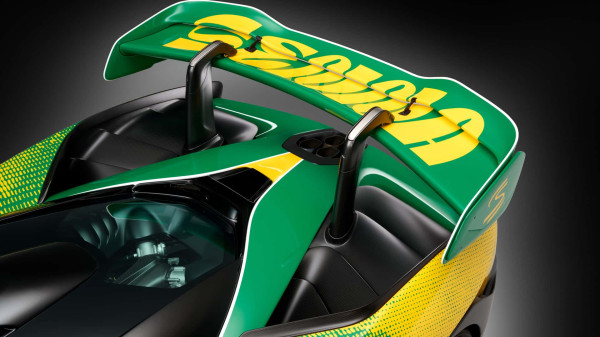 McLaren Melukis Wajah Ayrton Senna di Sisi Mobil Senna