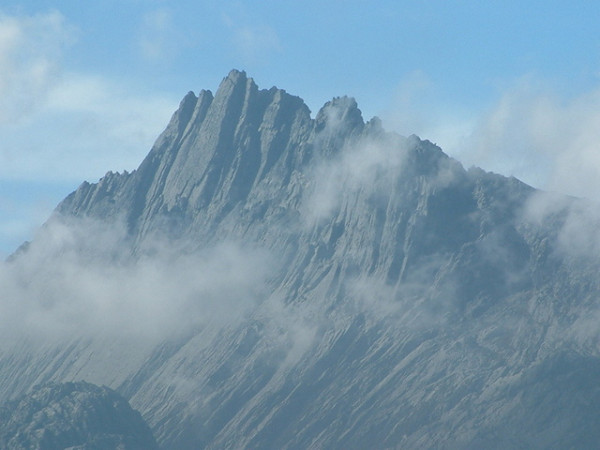 7 Tempat Bersalju di Indonesia yang Mirip Luar Negeri, Suhunya Tembus 0 Derajat Celsius