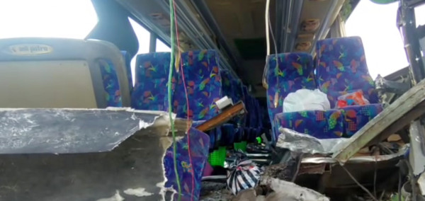 Ngeri! Penampakan Bus Pariwisata SMP PGRI Wonosari Ringsek Tabrak Truk di Tol Jombang