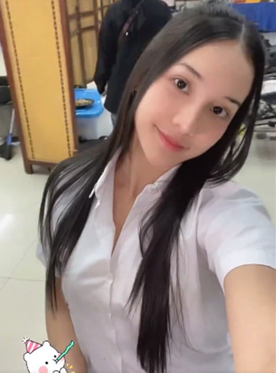 Viral! Video 8 Detik Anya Geraldine, Bajunya Curi Perhatian