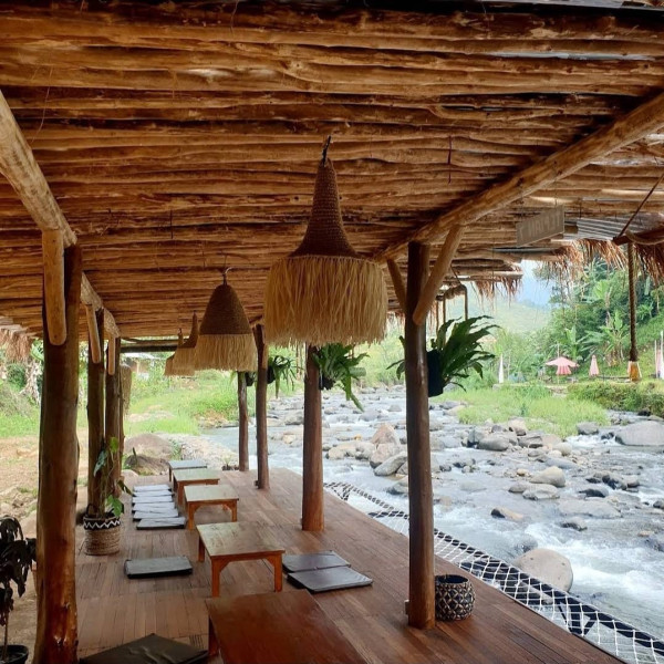 5 Rekomendasi Kafe di Sentul dengan View Gunung dan Sungai, Healing Santuy Sambil Kulineran