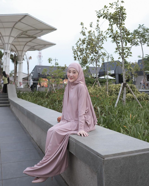 10 Artis Indonesia Keturunan Tionghoa, Nomor 5 Cucu Kho Ping Hoo