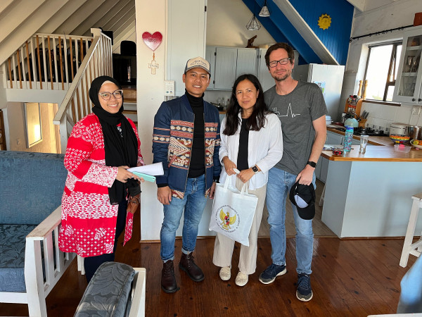 KJRI Cape Town Beri Layanan Jemput Bola ke WNI di Ujung Selatan Afrika