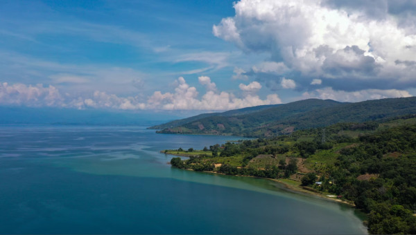 8 Danau Terindah di Indonesia, Pemandangan Alamnya Eksotis