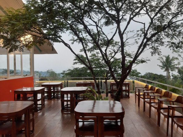 5 Rekomendasi Kafe di Sentul dengan View Gunung dan Sungai, Healing Santuy Sambil Kulineran