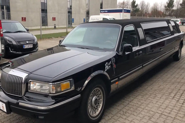 Perbandingan Koleksi Mobil Mike Tyson vs Jake Paul
