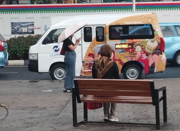 Tiga Kebiasaan Baik Penumpang Mikrotrans yang Layak Ditiru