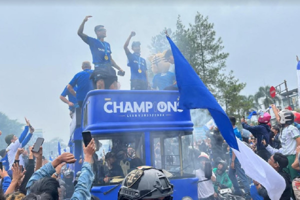 Meriah, Ini Penampakan Arak-arakan Persib Bandung Juara Liga 1