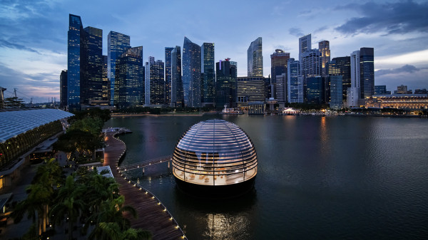 Desain Apple Store Malaysia Mirip Tudung Saji, di Singapura Mengapung di Atas Air