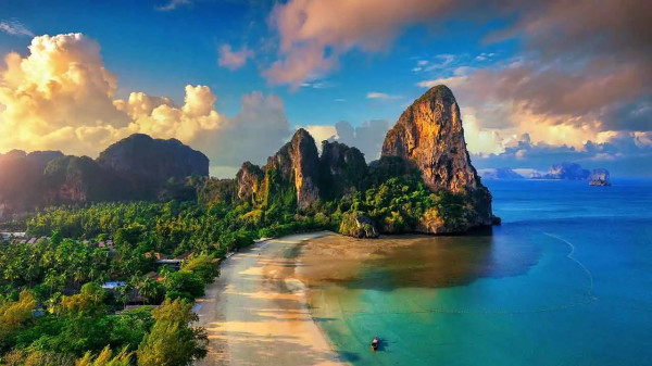 12 Tempat Wisata di Thailand, Nomor 5 Surganya Pecinta Belanja