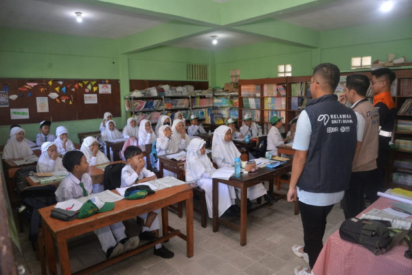 BRI Ajak Relawan Bakti BUMN 2024 Bertualang di Desa BRILiaN