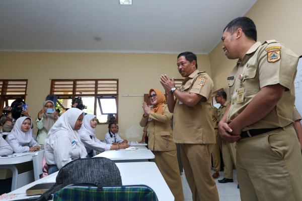 Tingkatkan Kuota Peserta Didik, Pemprov Jateng Tambah Layanan Pendidikan SMA