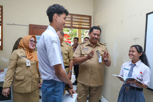 Tingkatkan Kuota Peserta Didik, Pemprov Jateng Tambah Layanan Pendidikan SMA