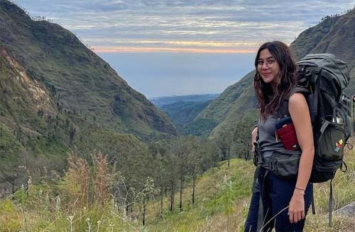 9 Artis Cantik Indonesia yang Hobi Naik Gunung