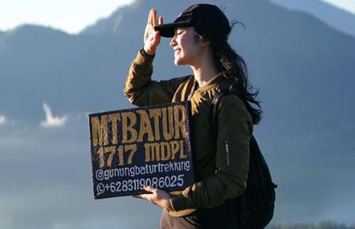 9 Artis Cantik Indonesia yang Hobi Naik Gunung