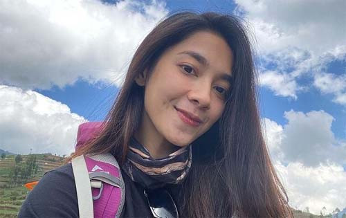 9 Artis Cantik Indonesia yang Hobi Naik Gunung