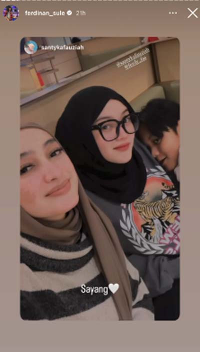 Disebut Tak Dekat dengan Ferdi, Santyka Fauziah Pamer Foto Bareng Anak-Anak Sule
