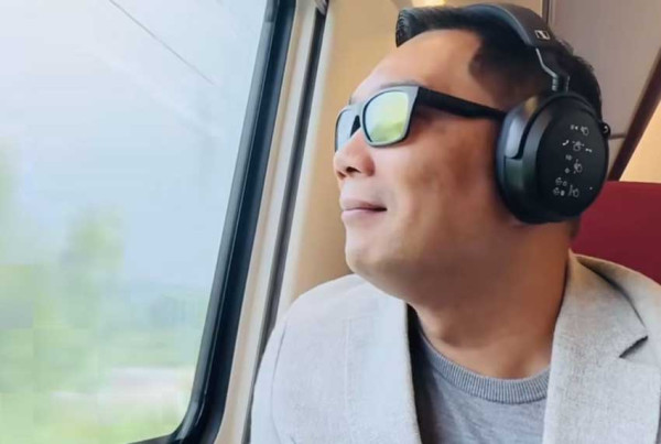 Maju Pilgub Jakarta 2024, Ridwan Kamil Kirim Kode Bolak Balik Naik Whoosh