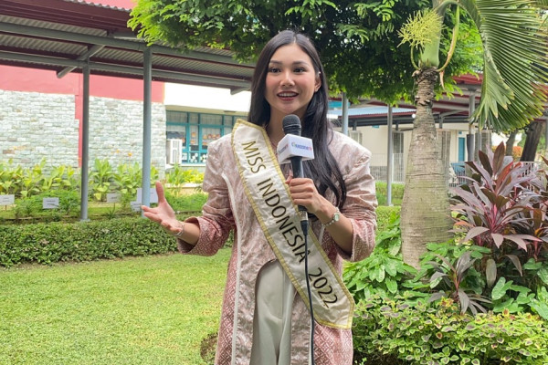 Potret Miss Indonesia 2022 Audrey Vanessa dengan Batik Ramah Lingkungan di World Environment Day