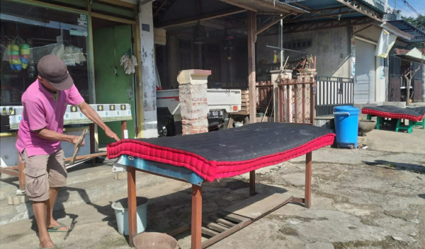 Mepe Kasur, Tradisi Unik di Banyuwangi Jelang Iduladha yang Bikin Pasutri Langgeng