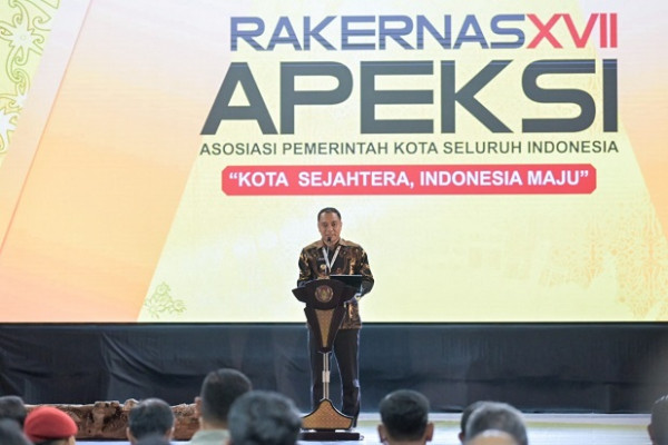 Pimpin Rakernas XVII APEKSI, Wali Kota Surabaya Satukan Sistem Aplikasi Kota Seluruh Indonesia