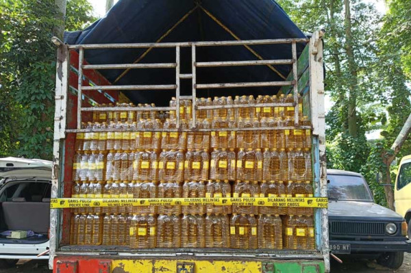 Polisi Gerebek Pabrik Minyak Goreng Curah Ilegal di Malang