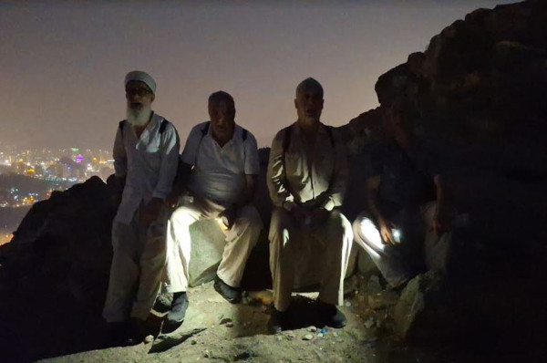 Mendaki Puncak Jabal Nur, Berziarah ke Gua Hira saat Maghrib