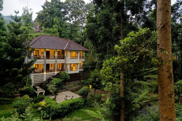 5 Vila Instagramable di Puncak Bogor untuk Liburan Keluarga, Nomor 3 Mirip Bali