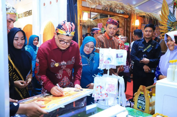 Tutup Peringatan BBGRM XXI dan HKG PKK ke-52, Pj. Gubernur Adhy Ajak Integrasikan ‘IKI’ dalam Semangat Gotong Royong