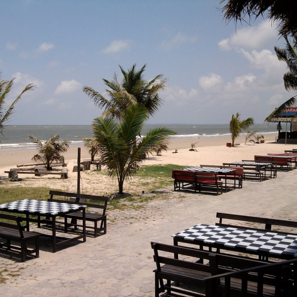 5 Pantai Terindah di Kalimantan, Pasir Putih dan Air Laut Biru