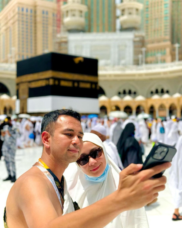 Raffi Ahmad Didatangi Polisi di Makkah, Dikira Calo Hajar Aswad saat Bantu Keluarga