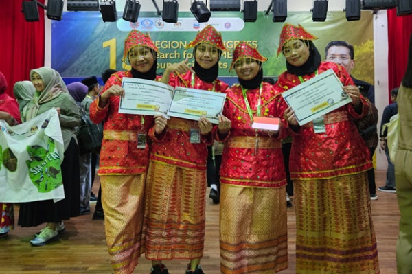 SMP Islam Amalina Raih Tiga Penghargaan di Ajang Kompetisi Ilmuwan Muda ASEAN 2024