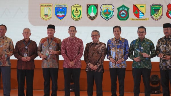 Berhasil Revitalisasi Bahasa Daerah, Pemkab Barito Utara Terima Penghargaan dari Nadiem Makarim