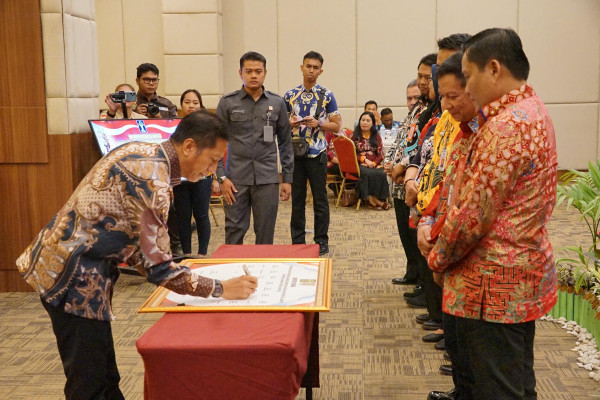 Pemkab Barito Utara Terima Berbagai Apresiasi dan Tandatangani Komitmen Bersama