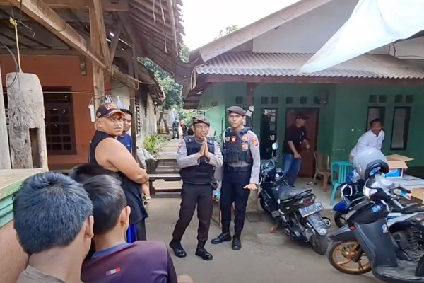 Diduga Teroris, Penjual Bubur Sumsum Ditangkap Densus 88 di Cikampek