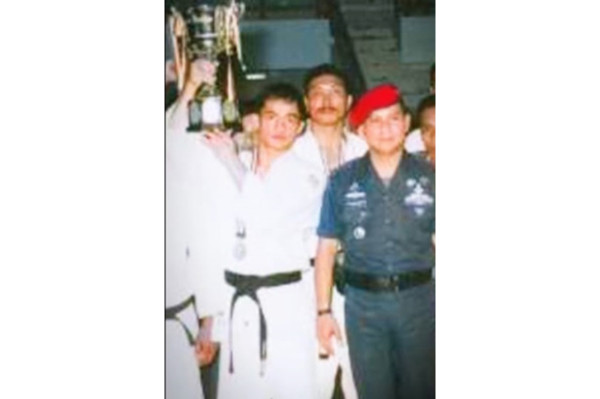 Momen Tak Terlupakan Maruli Simanjuntak Digendong Prabowo saat Juara Judo se-Asia Tenggara