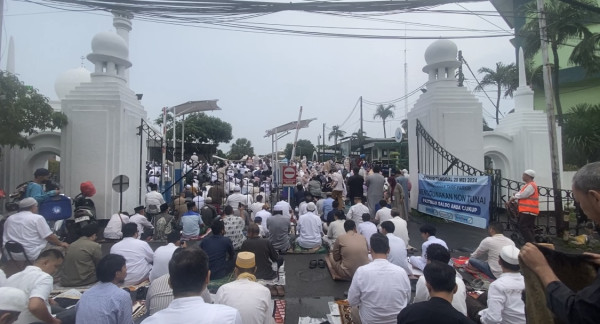 Ribuan Jemaah Salat Iduladha 2024 di Masjid Agung Al-Azhar Jakarta