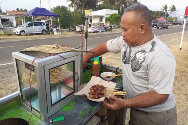 Kisah Sarijo, Anggota TNI Asal Bantul Yang Tak Malu Usaha Sampingan Jualan Sate Kronyos