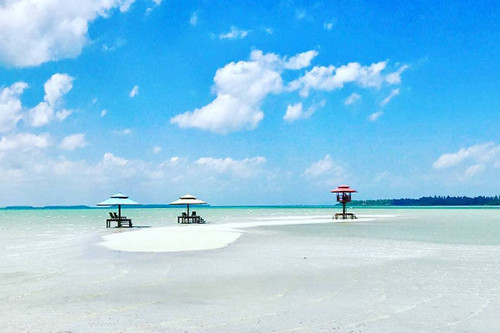 8 Rekomendasi Tempat Staycation dengan Panorama Alam Terbaik di Luar Jawa