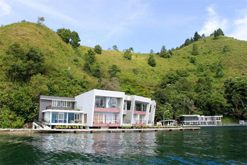 8 Rekomendasi Tempat Staycation dengan Panorama Alam Terbaik di Luar Jawa