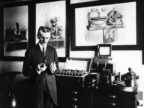 5 Penemuan Nikola Tesla yang Diklaim Orang Lain: Radio, Sinar-X, hingga Remote Control