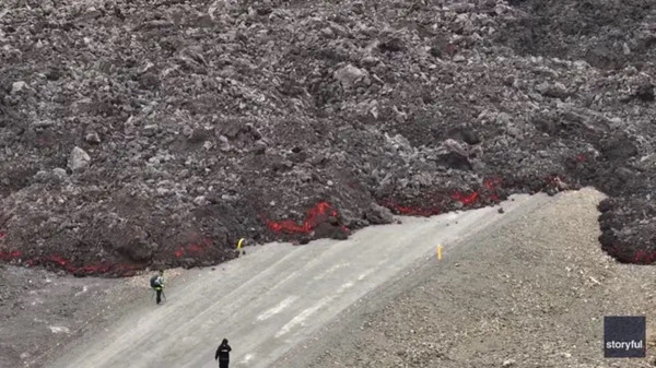 Viral Video Drone Perlihatkan Jalanan Islandia Hilang Ditelan Muntahan Lava