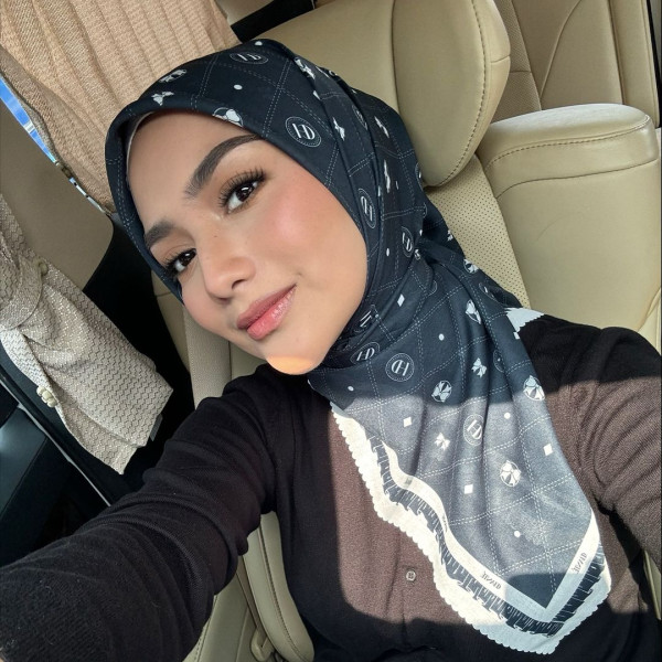 8 Artis Indonesia Berdarah Sunda, Paras Rupawan dan Berbakat